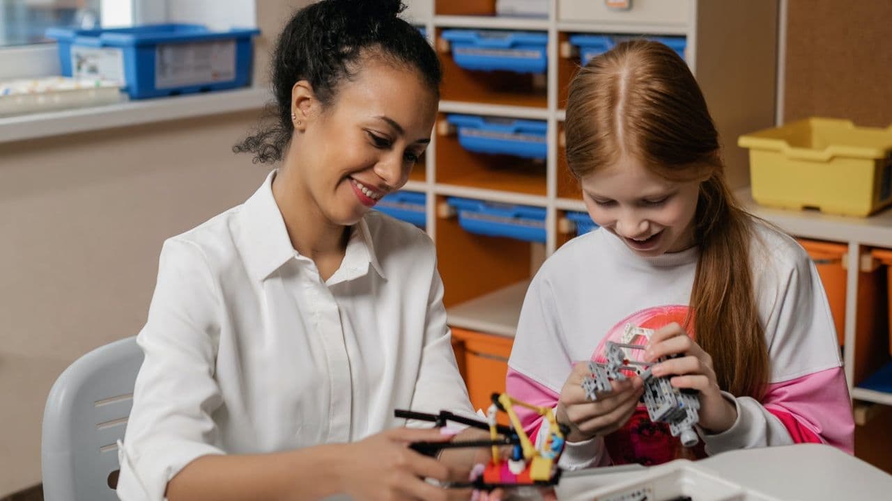 ABA therapist in Indianapolis working with a student